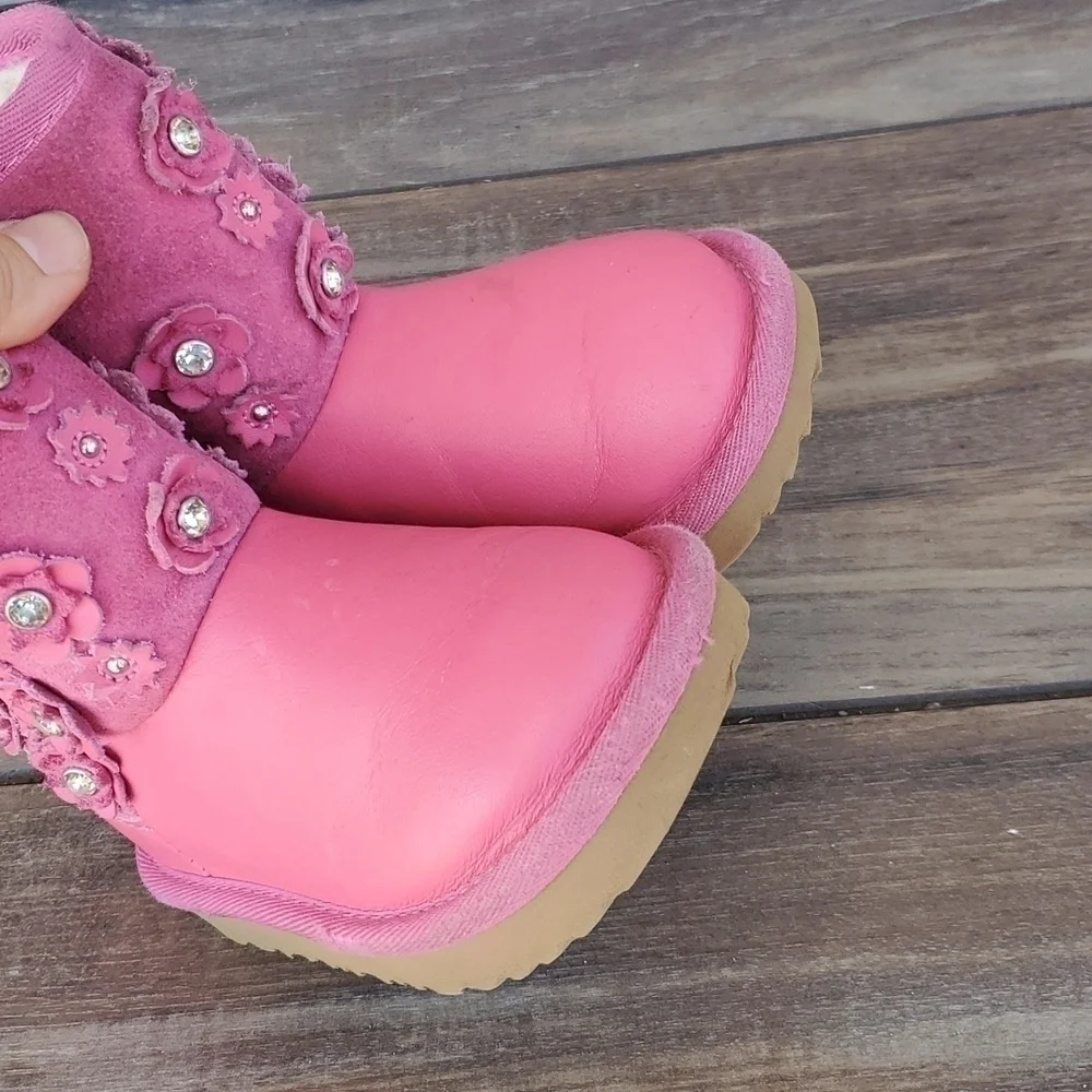 Ugg Azalea Kids Girls Classic Short II Ankle Boots Flowers Petal Shoes sz 7